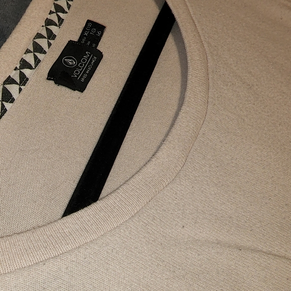 ** DONATED ** Volcom Pink Crewneck - Picture 2 of 3